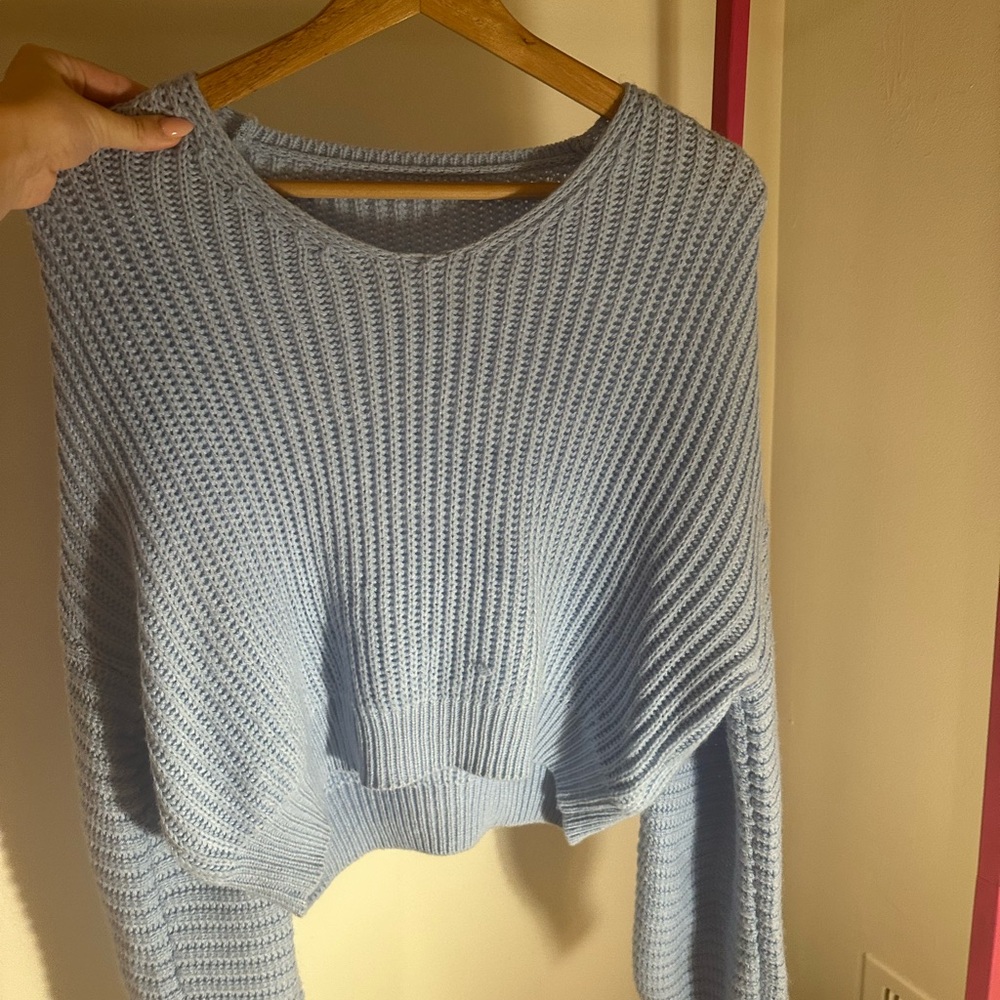 Blue cropped sweater oversized sleeve